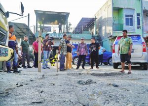 Penjabat Bupati Kampar bersama PUPR Tinjau Progres Perbaikan Jalan Suka Karya Desa Tarai Bangun.