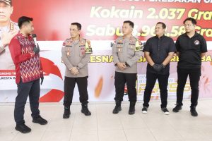 Ketua DPRD Kota Batam Apresiasi dan Beri Piagam Penghargaan Kepada Kapolresta Barelang, Wakapolresta Barelang dan Kasat Resnarkoba Polresta Barelang Atas Keberhasilan Pengungkapan Narkotika di Kota Batam.