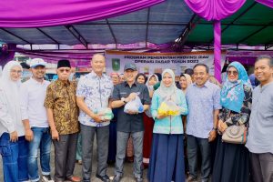 Antisipasi Kenaikan Harga Pada Nataru, Pj Bupati Kampar Hambali Tinjau Pasar Murah Yang Di Gelar Pemprov Riau.