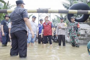 Kampar Tetapkan Jadi Daerah Tanggap Darurat Bencana, PJ Bupati Kampar Sisir Wilayah Banjir.