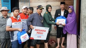 Desa Rantau Bais Dilanda Banjir, PHE Siak Cepat Tanggap Beri Bantuan Bahan Pokok Bersama Bupati Rohil