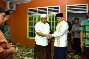 Beberapa hari Wafat Mertua Mantan Bupati Kampar Catur Sugeng Susanto, Pj Bupati Hambali Dan Isteri Hadiri Tahlilan.