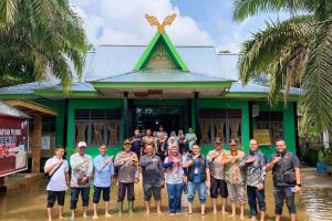 Penjabat Sekda Kampar Yusri TInjau TPS Yang Terdampak Banjir Di Kecamatan Siak Hulu.