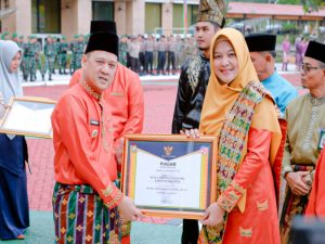 Dihari Jadi Kampar Ke-74, Pj Bupati Kampar Serahkan Kepada Ketua TP PKK  Kampar Bunda Asuh Anak Stunting.