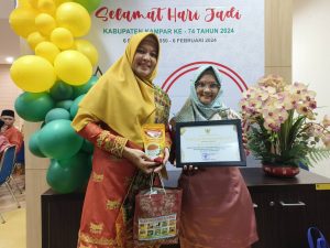Pemkab Kampar Serahkan Penghargaan Bagi Pelaku UMKM Di HUT Kampar ke-74.Ketua Dekranasda Kampar :  “Bangga dan Apresiasi Kepada Pelaku UMKM Kampar.”