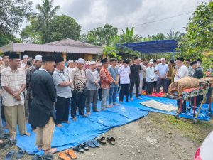 Penjabat Bupati Kampar Lepas Hj Rasyidah, Orang Tua Dari Ketua LPTQ Kampar ke Pemakaman.