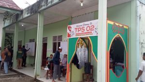 150 Warga Sudah Lakukan Pencoblosan dan Sekitar 100 Lagi Masih Menunggu di TPS 002 Kelurahan Pulau