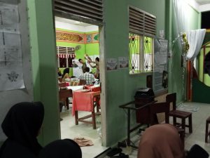 Petugas KPPS TPS 002 Pulau Masih Lakukan Penghitungan Surat Suara DPRD Kampar Dapil I