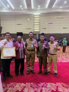 PJ Bupati diwakili Kepala BKPSDM Kampar Terima Penghargaan JPT Tahun 2023 Dalam Kategori “Baik” Dari KASN.