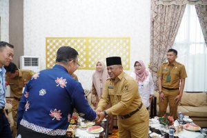 PJ Bupati diwakili Pj Sekda Kampar Sambut Langsung Kepala BKKBN Pusat di Bandara SSK II