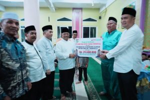 Safari Ramadhan Pj Sekda Kampar Berikan Bantuan dan Sembako.