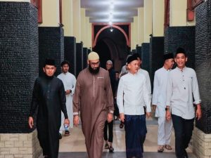PJ Bupati Hambali Bersama Imam Besar dari Mesir Sholat Tarawih Malam ke-6, di Islamic Center Bangkinang