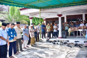 Pj Bupati Kampar Melayat Ke Rumah Salah Satu Tokoh Pendidikan Kampar.