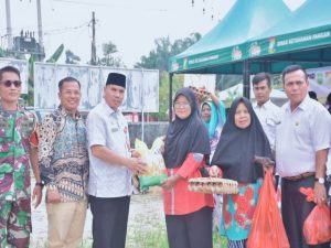 Pemkab Kampar Sukses Buka Gerakan Pangan Murah Di Desa Sari Galuh.