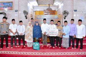 PJ Bupati diwakili Kepala BKPSDM Kampar Berikan Bantuan di Mesjid Al Ittihad Desa Kuok