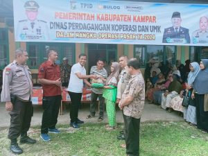Turunkan Angka Inflasi, Pemkab Kampar Gelar Operasi Pasar di Desa Tanjung Koto Kampar Hulu.