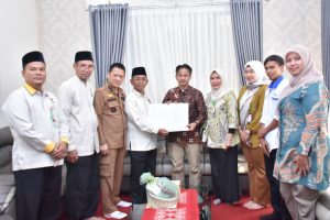 Penjabat Bupati Kampar Apresiasi Zakat Mal Keluarga Alm. H. Awaloeddin Rp 250 Juta Melalui Baznas Kampar