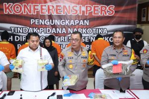 KAPOLDA KEPRI PIMPIN KONFERENSI PERS UNGKAP KASUS NARKOBA SELAMA BULAN FEBRUARI – MARET 2024