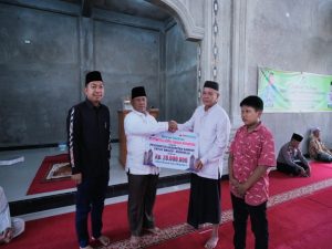 PJ Sekda Kampar Yusri Pimpin Tim II Safari Ramadhan di Masjid Al-Ikhlas Desa Sumber Sari.