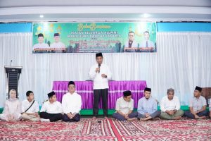 Wakili Pj Bupati Kampar Plh Sekda Kampar Bersama IKAMKJ Serahkan Santunan Anak Yatim Sekaligus Buka Bersama di Resto Stanum Bangkinang