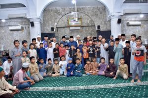 Penjabat Bupati Kampar Tarawih Malam Terakhir Ramadhan Di Masjid Raya Bangkinang
