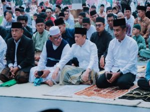 Pj Bupati Kampar Sholat Ied Bersama Masyarakat di Lapangan Pelajar Bangkinang.