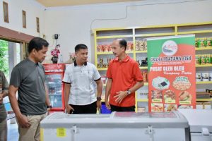 Plh Sekda Kampar Tinjau Graha Pratama Fish, Ahmad Yuzar : “Harapan kita Produk perikanan Makin berkembang dan makin Luas Pemasarannya.”