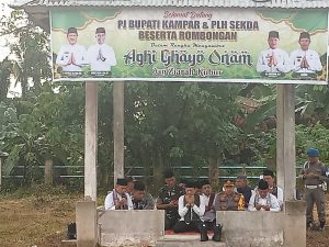 Resmi Lepas Peserta Ziarah Kubur di Kampung Godang, Pj Bupati Kampar Minta Patuhi Adab dan Ajang Jalin Silaturahmi