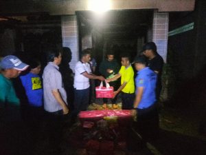 PLH Sekda Kampar Ahmad Yuzar Buktikan Kepeduliannya Jenguk Langsung Korban Bencana Kebakaran Di Desa Pulau Tarap