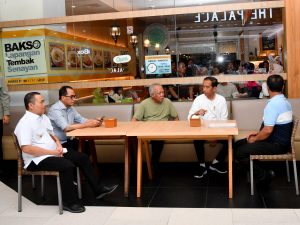 Minggu Malam, Presiden Jokowi Makan Bakso dan Sapa Warga Gorontalo