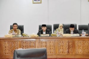 Plh.Sekda Kampar Ahmad Yuzar Sampaikan LKPJ Pada Paripurna DPRD Tahun Anggaran 2023.