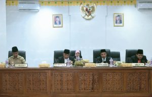 Plh Sekda Ahmad Yuzar Sampaikan Jawaban Atas  Pandangan Umum Fraksi DPRD Terhadap Laporan LKPJ Bupati Kampar TA 2023