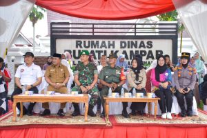 Kadis Disdikpora Kampar Mewakili PJ Bupati dan Danyon 132/BS Lepas Ribuan Peserta Carnaval Hardiknas 2024