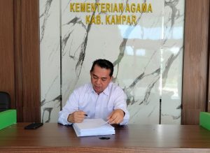 Kakan Kemenag Kampar Fuadi, Tandatangani SPMA JCH Kampar Tahun 2024