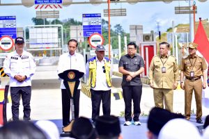 Tiba di Kampar Riau, Presiden RI Joko Widodo Resmikan Ruas Tol Bangkinang-XIII Koto Kampar.