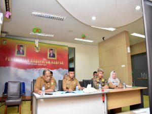 Ikuti Zoom Meeting TPID Bersama Mendagri, Pj Sekda Kampar Berupaya Maksimal Melakukan Upaya Konkrit Menekan Angka Inflasi Kabupaten Kampar.