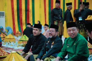 Pj Bupati Kampar diwakili Staf Ahli Ucapkan Selamat Atas Penganugerahan Gelar Adat Kepada Kasal Laksamana  Muhammad Ali.