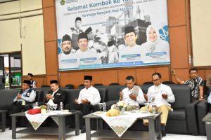 Pj Sekda Kampar Ahmad Yuzar Sambut 450 Jemaah Haji Kampar di Batam.