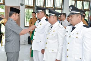 Lantik Tiga Penjabat Kepala Desa, Pj Sekda Kampar: Sebagai Pengayom atau Abdi Harus Bisa Memberikan Pelayanan Terbaik Kepada Masyarakat.