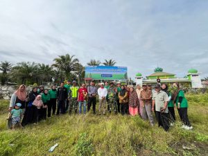 Untuk Menekan Emisi Karbon dan Mencapai Net Zero Emission Sobat Bumi UNRI Melakukan Aksi Penanaman Pohon Bersama