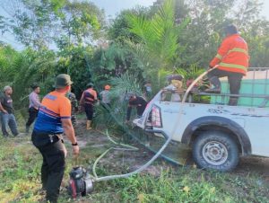 BPBD Kampar Sigap Padamkan Api  Kebakaran Lahan di Silam Kecamatan Kuok.