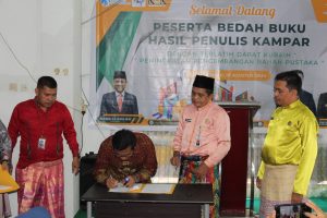Dispersip Kampar bedah buku Penulis Kampar hasil Gesapena