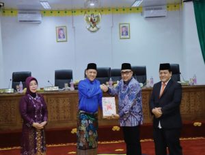 PJ Bupati Kampar Hambali Sampaikan Pidato jawaban Pemerintah Terhadap Ranperda APBD-P 2024.
