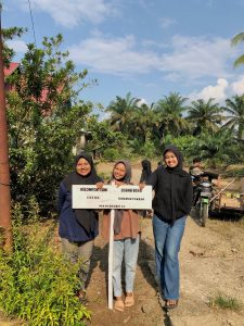 PEMBUATAN PLANG KELOMPOK TANI DESA RAMBAH BARU OLEH MAHASIWA KUKERTA MBKM UNIVERSITAS RIAU