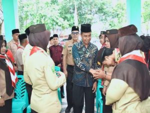 Pj Sekda Kampar Ahmad Yuzar Lepas Resmi Peserta Pramuka Kwarcab Kampar Untuk Raimuna Daerah 2024