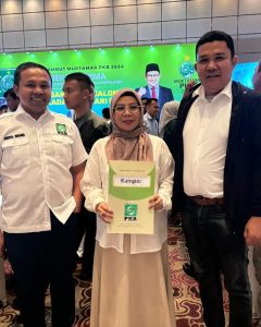 Gus Muhaimin Iskandar Berikan Langsung SK B.1 KWK Dari PKB Kepada Misharti