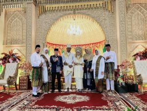 Pj Bupati Kampar Hambali Bersama Istri Hadiri Resepsi Pernikahan Qori dan Fikhi.