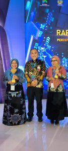 PEMKAB KAMPAR RAIH PENGHARGAAN TP2DD KABUPATEN   TERBAIK SE- SUMATERA TAHUN 2024