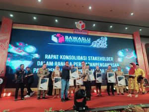 Bawaslu Berikan Penghargaan Dukungan Partisipasi Mensukseskan Tahapan Pemilu 2024 Kepada PWI Kampar