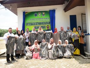 Ketua Dekranasda Kampar Ny Ricana Djayanti Hambali  Tinjau Pelatihan Menjahit, Membordir dan TIK.